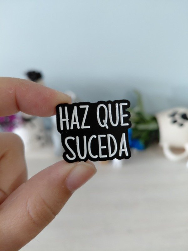 Producto - Pin metalizado - Haz que suceda #1557