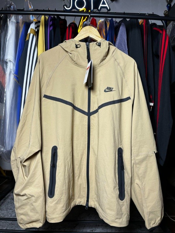 Producto - Nike Tech