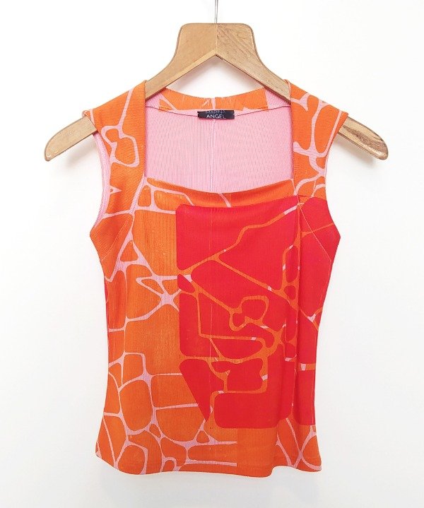 Producto - Musculosa Fusión -estampa Orgánica en naranja y rojo-