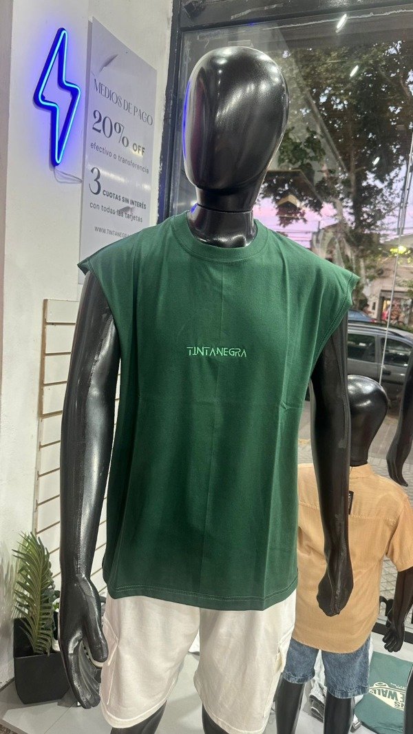 Producto - Remera sin mangas bordada verde