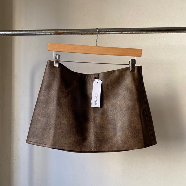 Producto - Pollera eco cuero Ay Not Dead nueva