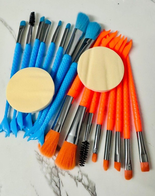 Producto - BE10449 SET X 8 BROCHAS SIRENA + ESPONJA