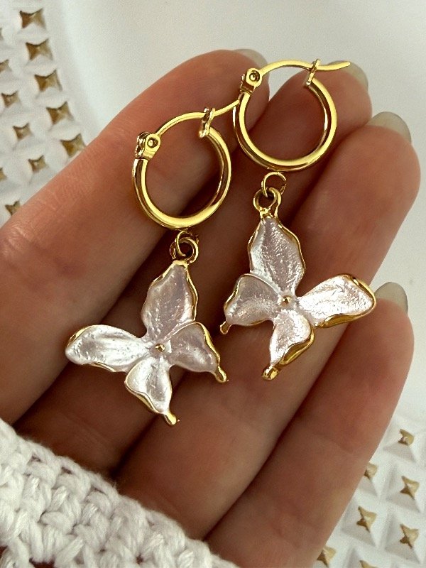 Producto - AD416 Aros Argollita mariposa blanca acero dorado