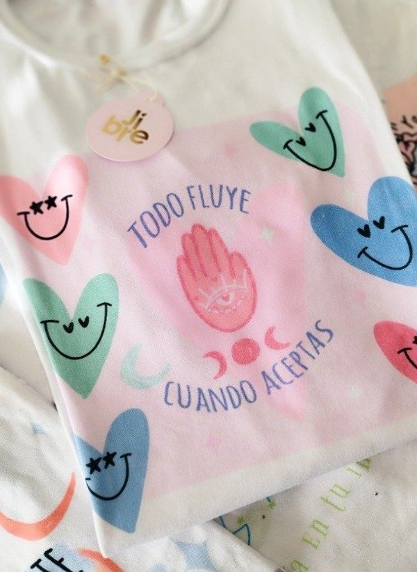 Producto - Remera manga corta "TODO FLUYE"