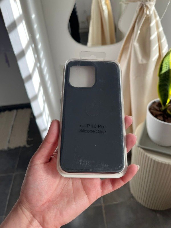 Producto - Silicone Case Black (Iphone 13 Pro)