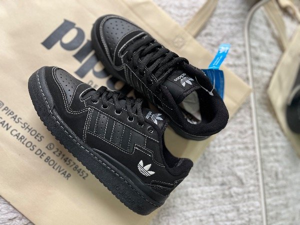 Producto - Adidas Low - Gamuza - 1