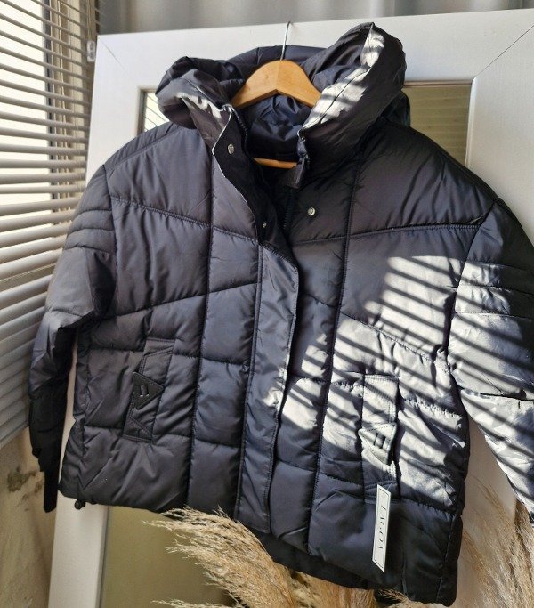 Producto - Campera negra importada con mangas