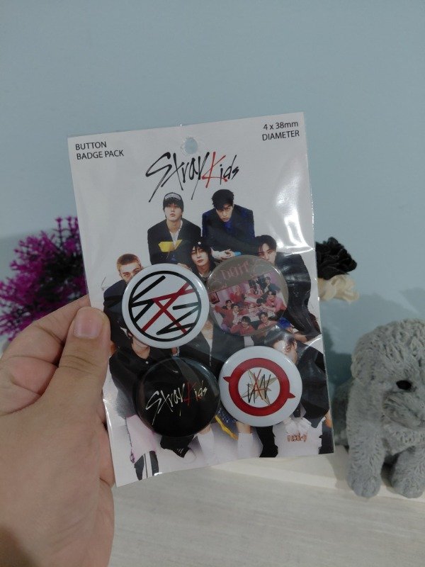 Producto - Pack de pines x 4 - Stray Kids (modelo A)