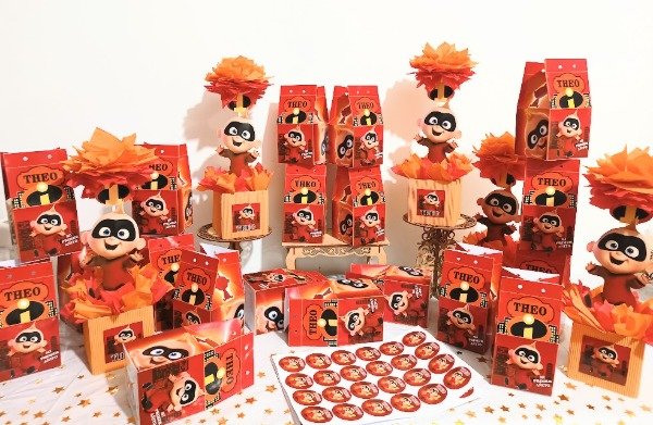 Producto - plancha de sticker los increibles