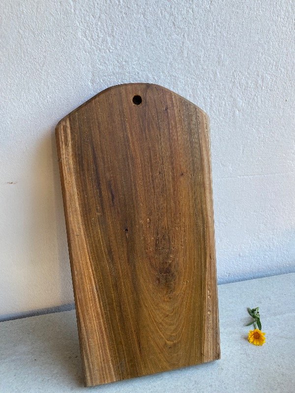 Producto - Tabla madera dura curada 20x34 aprox