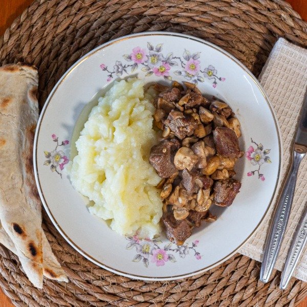 Producto - Lomo al champignon con puré de papas