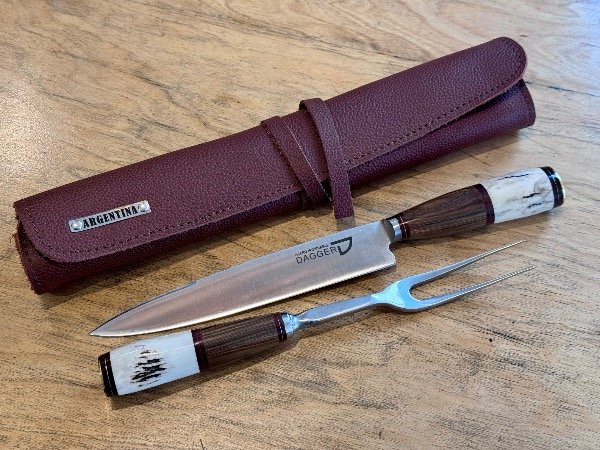 Producto - 079 - Set Parrillero / Trinchar DAGGER Combinado Madera Ciervo - Paño