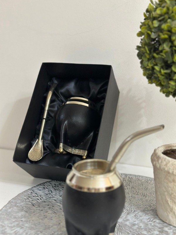 Producto - MATE TORPEDO CON BASE DE ALPACA Y PELOTITAS DE BRONCE
