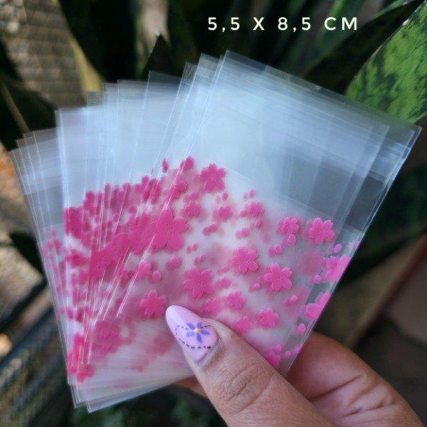 Producto - Bolsitas con adhesivo flores rosadas dispersas  25 unidades 5,5x8,5 cm