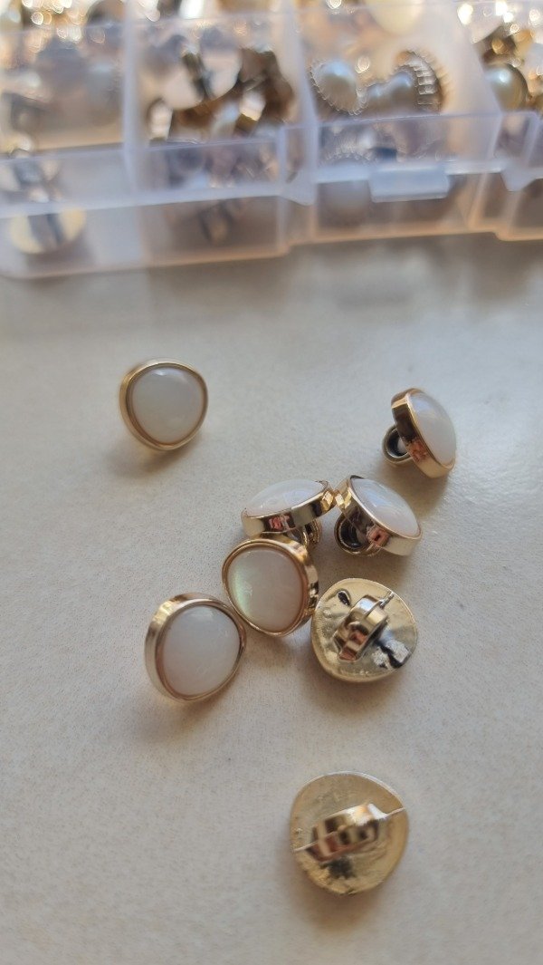 Producto - Dorado fantasía con perla MODELO11-11mm