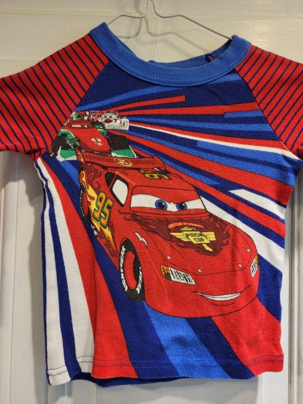 Producto - Pijama DISNEY cars azul y colorado- Talle 4 años- PRECIO: 14X - 2
