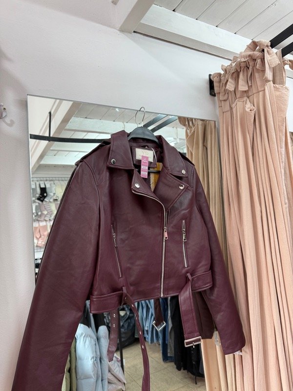 Producto - Campera eco cuero cherry