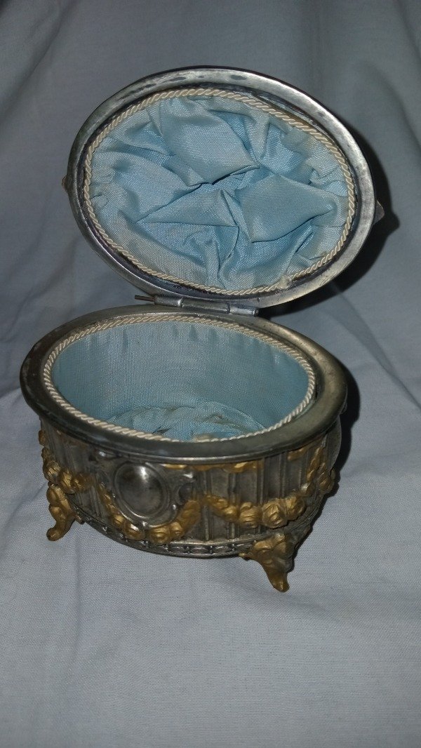Producto - Vintage pewter ornamented Medieval box. - 1