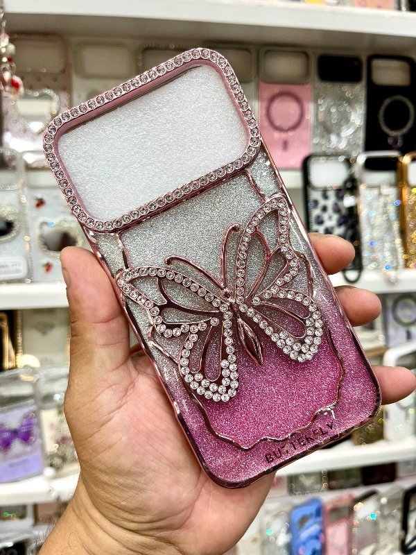 Producto - Funda Mariposa relieve con Stras IPhone 17 pro max