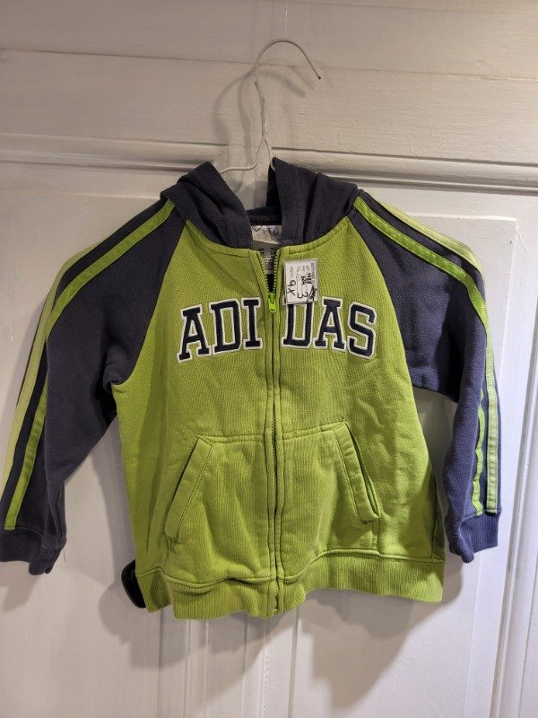 Producto - Buzo ADIDAS gris y verde Talle 3 años - PRECIO: 9X