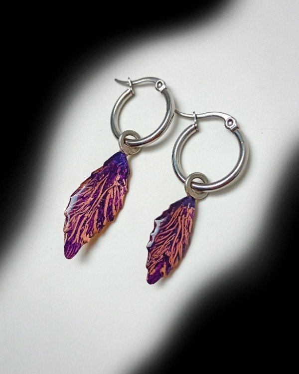 Producto - Aros Asimétricos Hoja (cobre y violeta)