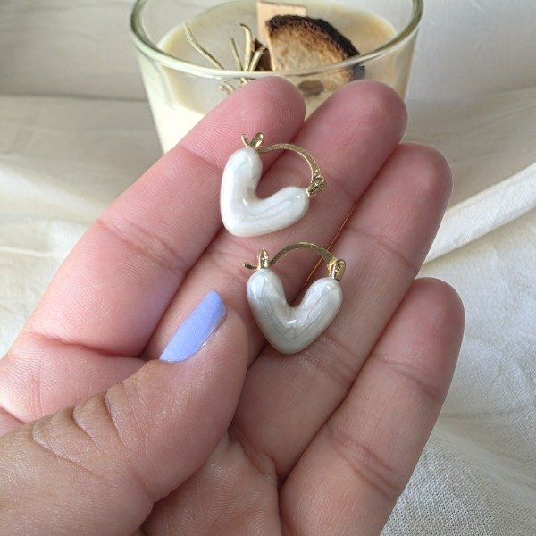Producto - Argollitas Ac.Dorado con forma de corazón nacarada (ambos lados)