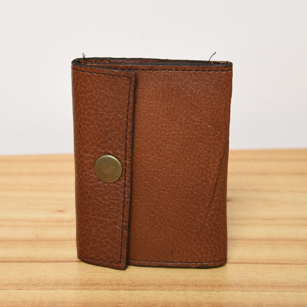 Producto - TARJETERO DE CUERO CON BROCHE