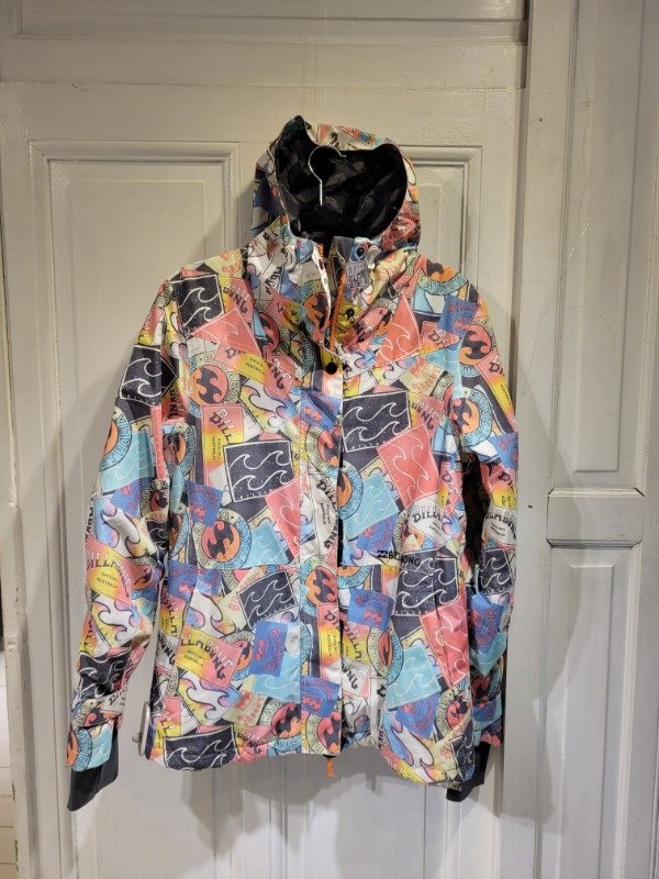 Producto - Campera de ski BILLABONG estampada graffitis colores- Talle S/M- PRECIO: 334x - 0