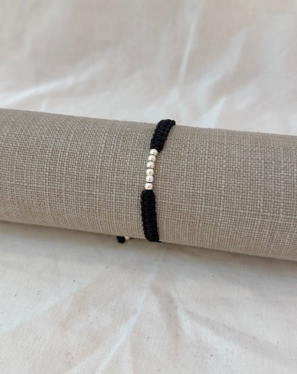 Producto - Pulsera hilo negro bolitas