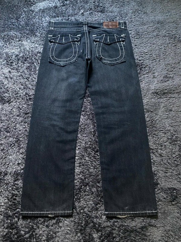 Producto - True Religion Gris Costuras Blancas
