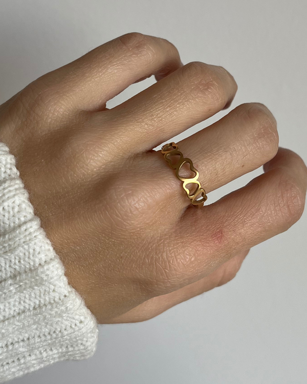 Producto - Anillo corazones de acero dorado número 18