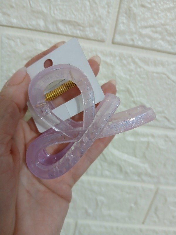 Producto - Pinza de Pelo Moño Transparente con Glitter - Estilo Aesthetic - 1