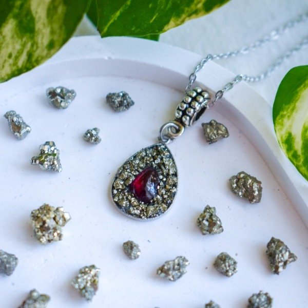 Producto - Collar Kemet Gota con Pirita y Granate