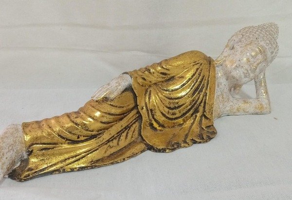Producto - BUDA RESINA - Acostado - blanco y dorado