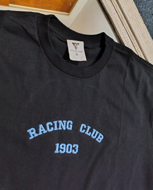 Remera básica unisex bordada
