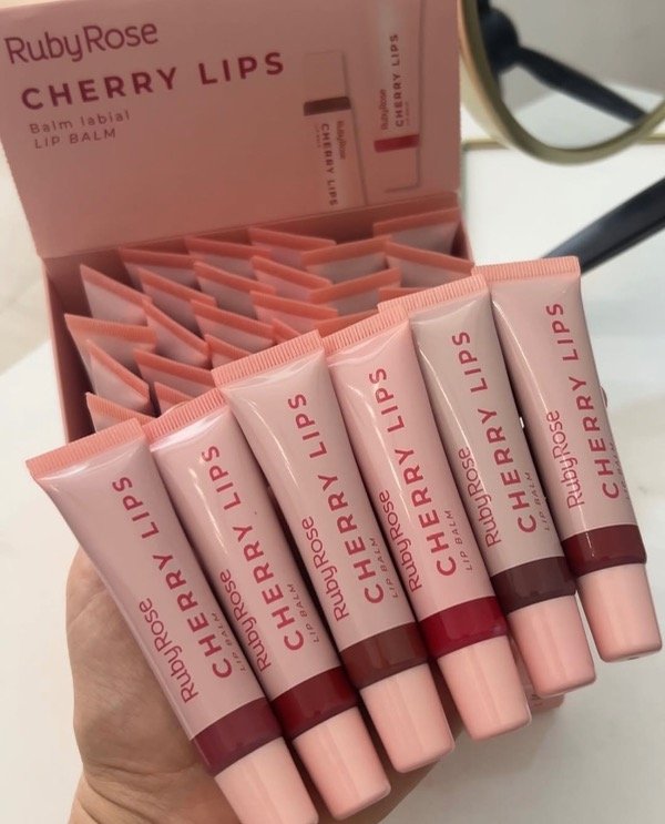 Producto - Balsamo Cherry Lips de Ruby Rose