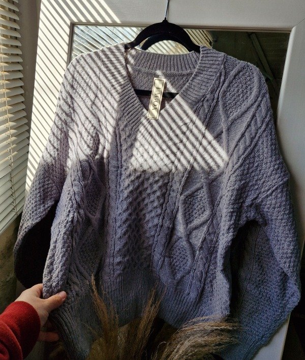Producto - Sweater gris escote V importado