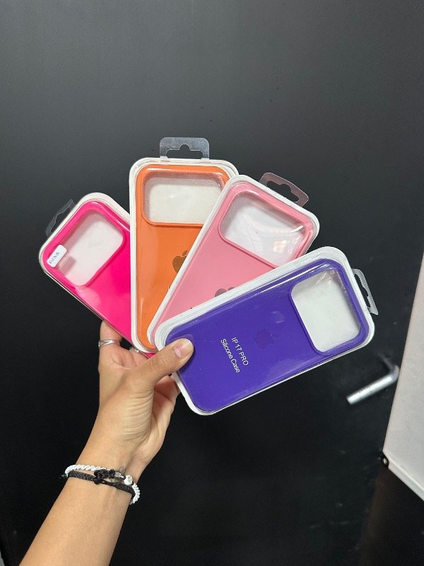 Producto - Funda Silicone Case iPhone 17 Pro - 1