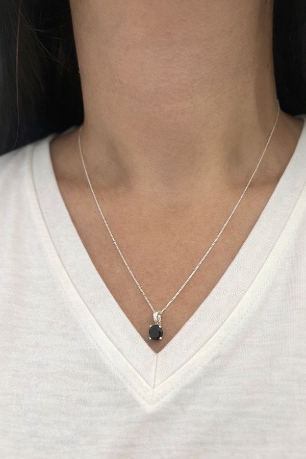 Producto - Cadena de plata con dije de plata de color negro con strass