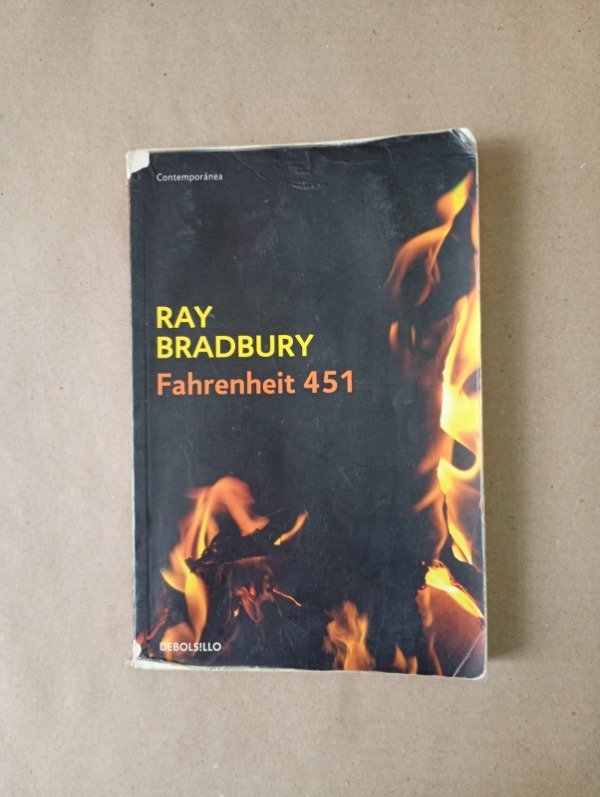 Producto - Fahrenheit 451 - Ray Bradbury - DeBols!llo 2012