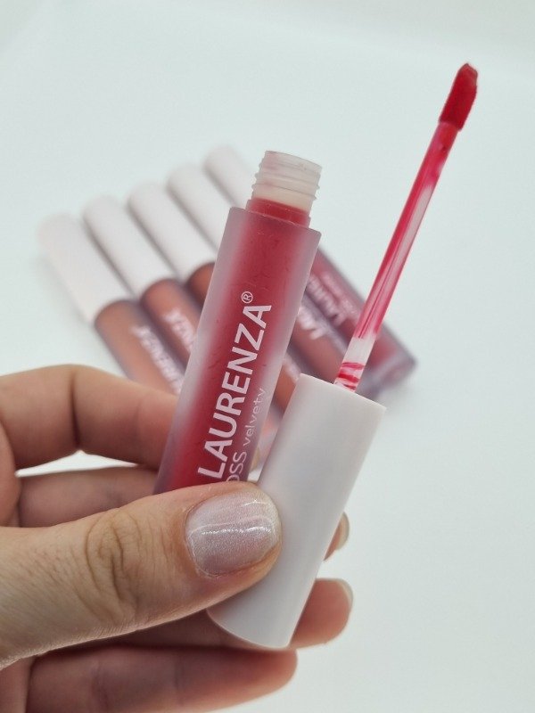 Producto - Labial matte laurenza velvety 2420