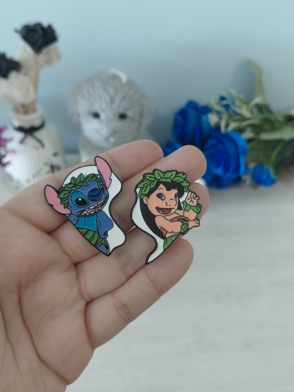 Producto - Pin metalizado - Corazón partido "Lilo y stitch" #1074