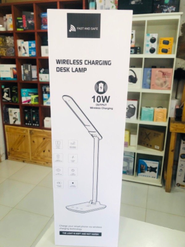 Producto - Lámpara de Escritorio LED con cargador inalámbrico