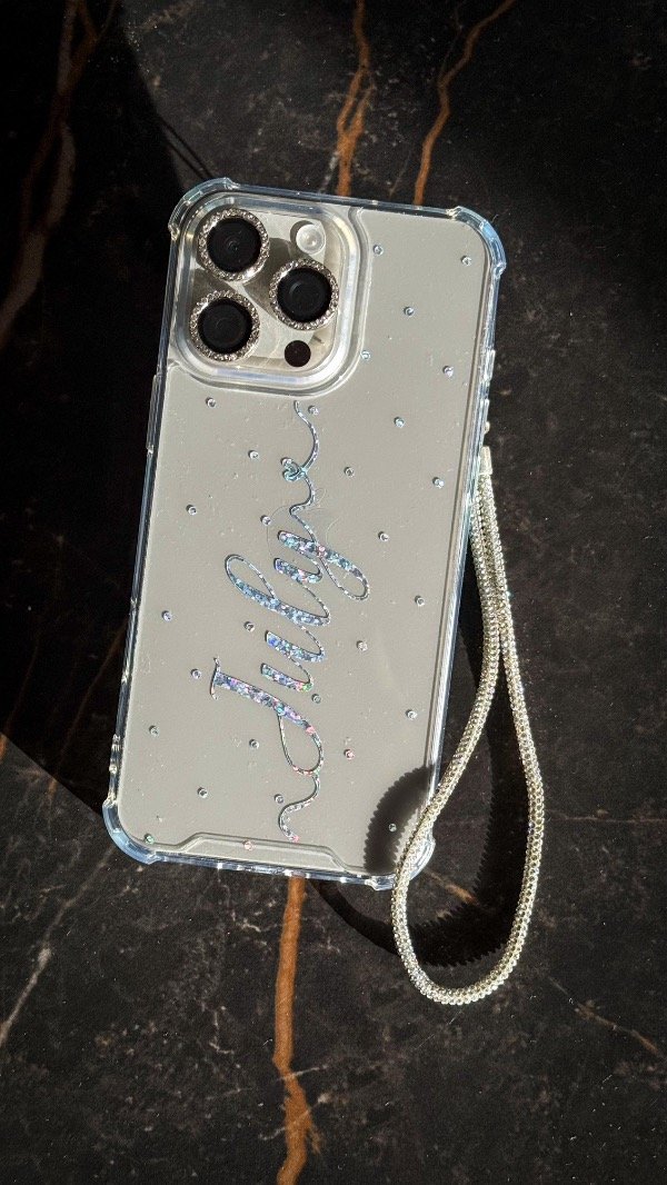 Producto - Case nombre vertical con puntitos + colgante strass