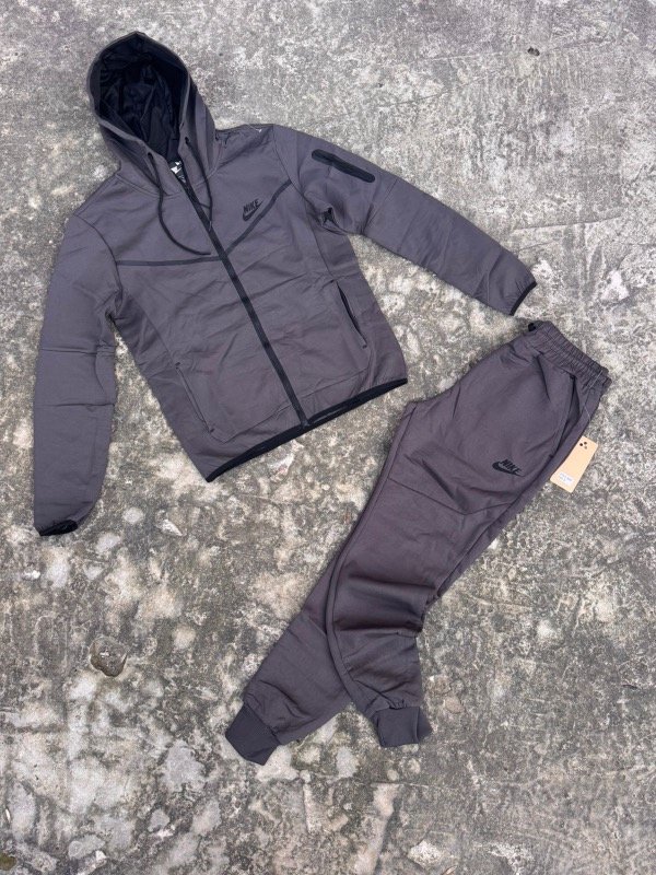 Producto - Conjunto NK Tech Acetato Gris