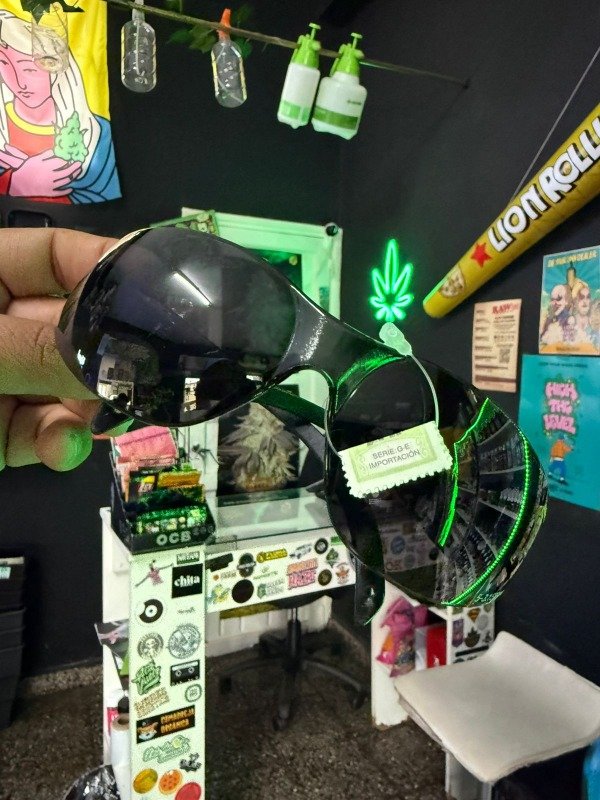 Producto - GAFAS DE SEGURIDAD NEGRAS STEELPRO CON FILTRO UV - PROTECCIÓN OCULAR PROFESIONAL