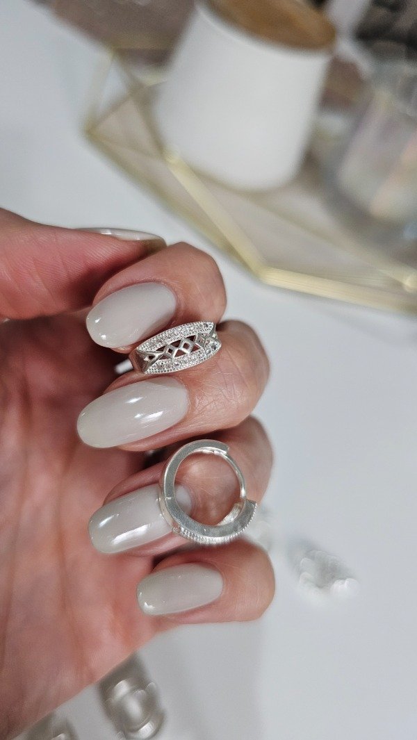 Producto - Aros huggies rombos calados y micropave 1,2cm. Plata