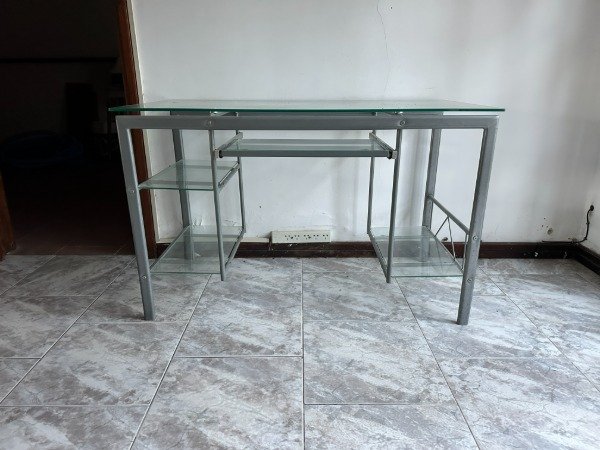 Producto - ESCRITORIO METALICO CON VIDRIO 115x60x72 #11832