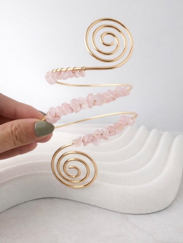 Producto - BRAZALETE DORADO CON PIEDRAS ROSAS 5013