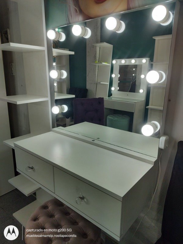 Producto - HOLLY BARBI FLOTANTE